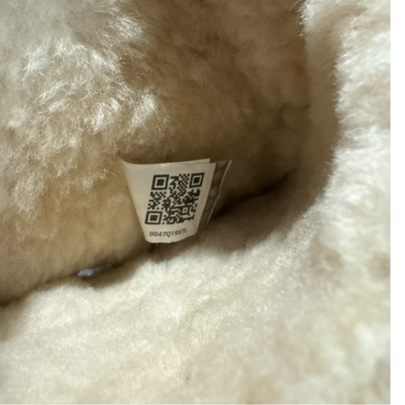 UGG Women's Classic Short Sequin Boots - Picture 7 of 7